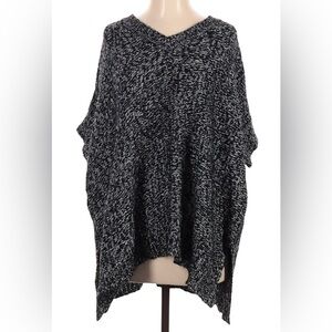 Quinn Chunky Knitted Black & White Poncho